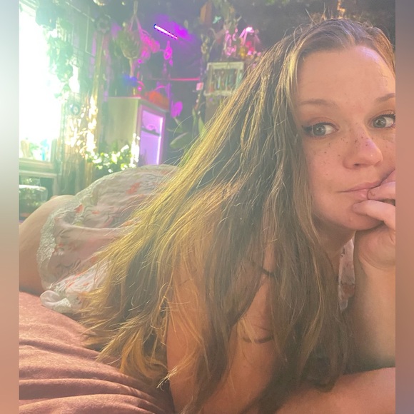 Hi, I'm Tina. xx - Picture 2 of 12